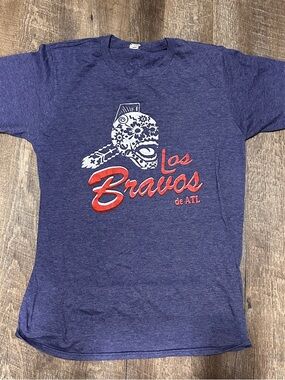 Los Bravos de ATL Atlanta Braves Buckhead Threads Unisex Tee T-shirt Medium